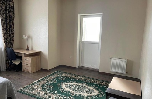 Bezlyudivka Apartment | Cozy Retreat: Family and Pet-Friendly Getaway with Hot Tub