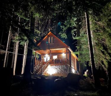 Glola Apartment | Inviting Rest House: Family-Friendly with Kitchen Amenities