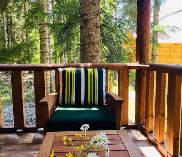 Glola Apartment | Inviting Rest House: Family-Friendly with Kitchen Amenities