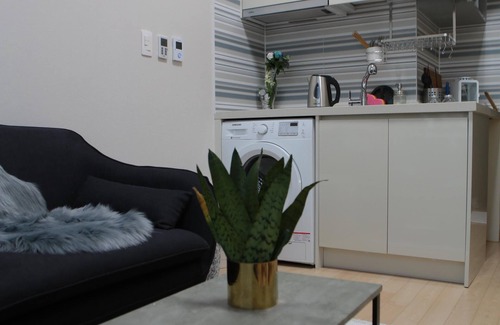 Seokchon-dong House | Relax at Rooftop Skylounge, Near Lotte World & JamsilST