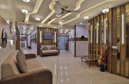 Sayajiganj Hotel | Budget-Friendly Rest Inn Dormitory with On-Site Dining