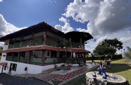 Quimbaya Villa | Tranquil Escape: Nature Retreat with Family-Friendly Amenities
