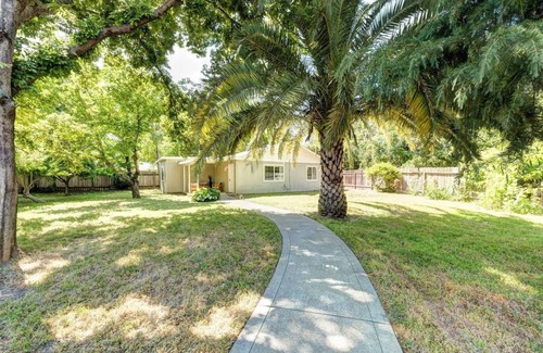 Redding House | Relax and Refresh with Ocean Views & Poolside Bliss