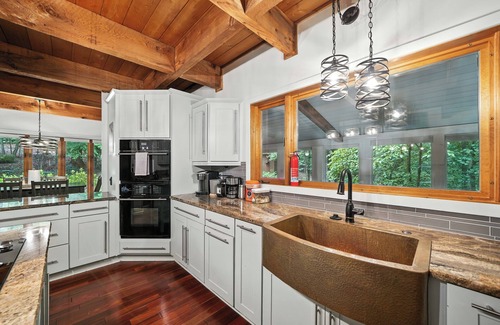 Dahlonega Cabin | Tranquil Getaway in Pet-Friendly Cabin with Spa & Pool