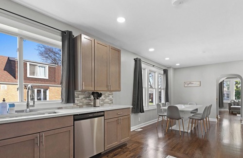 Morton Grove House | Rest & Relaxation w/ Game Room
