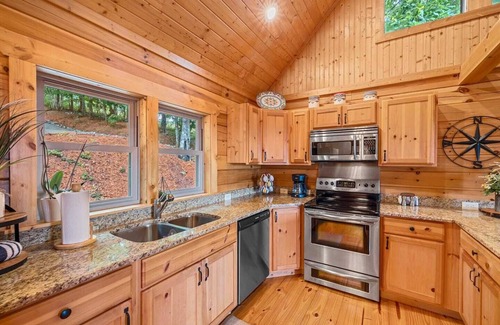 Bostic Cabin | Relax at Rest S'more! Cabin with Spa near Lake Lure