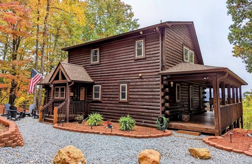Bostic Cabin | Relax at Rest S'more! Cabin with Spa near Lake Lure