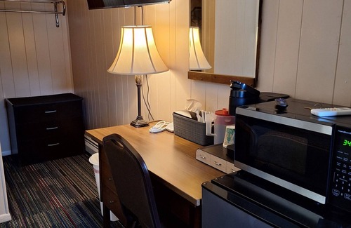 Tiona Hotel | Discover Rest Stop 6 Inn: Pet-Friendly with Breakfast Included