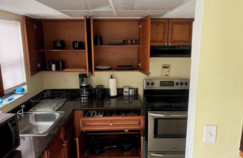 Sunrise Apartment | Rest Up and Relax 2BDRM/King Bed