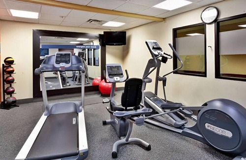 Mount Saint Joseph House | Rest up & Recharge in Charming Place! With Gym