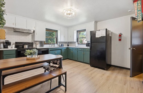 Green Bay House | Top-Rated Stay Near Lambeau with Arcade & Pool Access