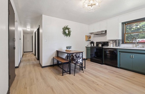 Green Bay House | Top-Rated Stay Near Lambeau with Arcade & Pool Access