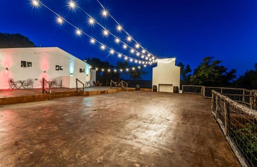 Mineral Wells Cabin | Relax at Rest Yourself River Ranch with Ocean View Amenities