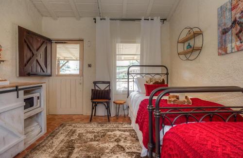 Mineral Wells Cabin | Relax at Rest Yourself River Ranch with Ocean View Amenities