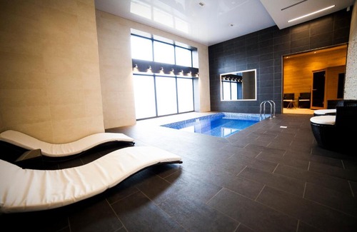 Rezekne Hotel | Relax at Restart: Oceanfront Pool and Spa Retreat
