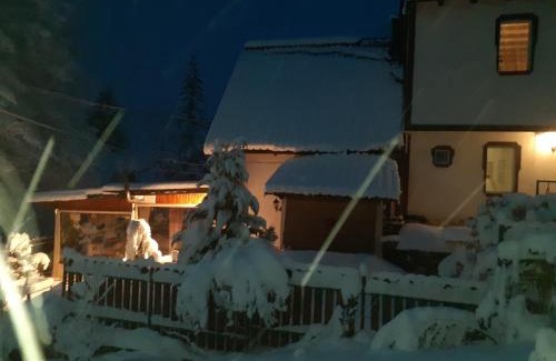 Lazaropole Bed & Breakfast | Guest Rated: 9.5 at T'ga za Jug Lazaropole with Dining