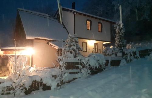 Lazaropole Bed & Breakfast | Guest Rated: 9.5 at T'ga za Jug Lazaropole with Dining