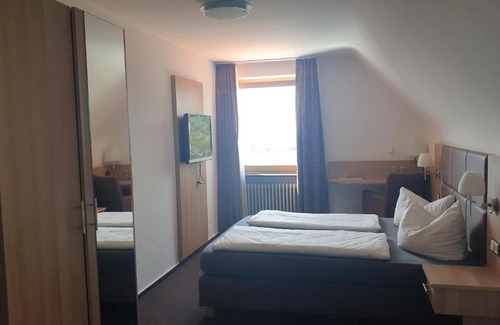 Marloffstein Hotel | Welcoming Restaurant und Hotel Alter Brunnen with Great Amenities