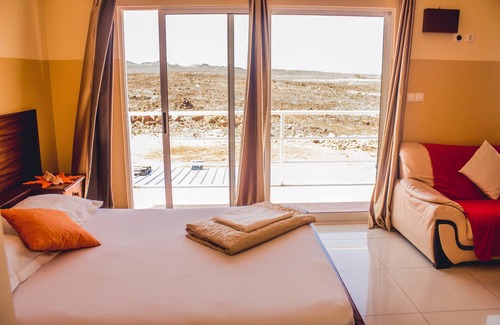 Baia das Gatas Bed & Breakfast | Delightful Stay at Restaurante Baia Guest House with Pool