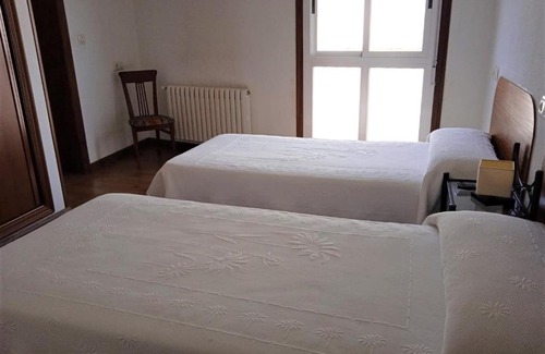 A Teixeira House | Cozy Restaurante-Pensión Valilongo with Breakfast for Guests
