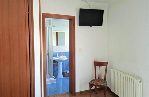 A Teixeira House | Cozy Restaurante-Pensión Valilongo with Breakfast for Guests