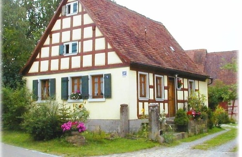 Neusitz Apartment | Historic Bauernhäuschen in Schweinsdorf with Family Amenities
