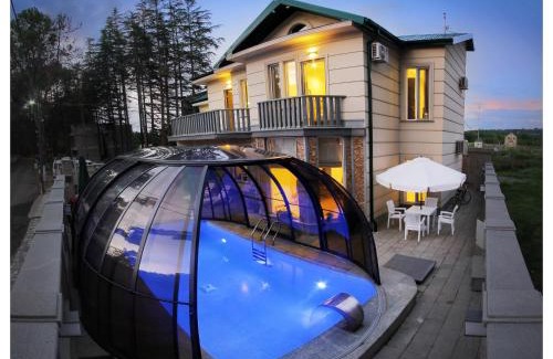 Ureki Villa | RestCoast Villa: Oceanfront Retreat with Great Amenities