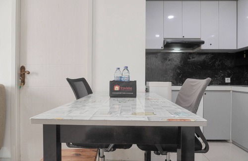 Jakarta Apartment | Modern 3BR Apartment with Breakfast in Daan Mogot City