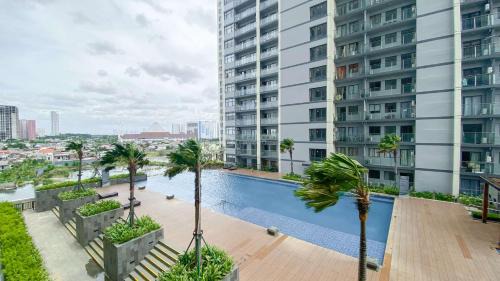 Jakarta Apartment | Modern 3BR Retreat at Daan Mogot City Apartment