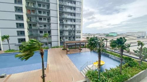 Jakarta Apartment | Modern 3BR Retreat at Daan Mogot City Apartment