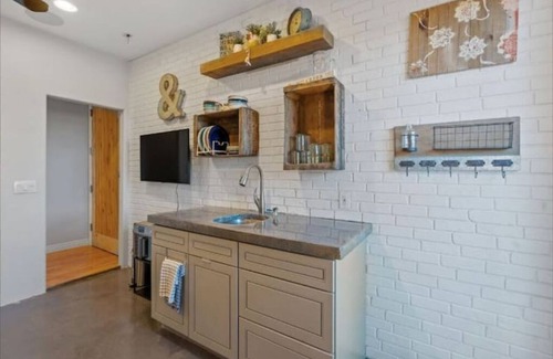 Pinnacle Peak House | Tranquil Getaway: Family & Pet-Friendly in Cave Creek