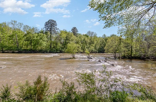 Pittsboro Cabin | Restful River Retreat- Walk to River/Kayak-put in
