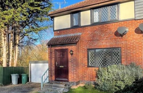 Grantham House | Relaxing Riverside Retreat - Pet and Child Friendly Stay