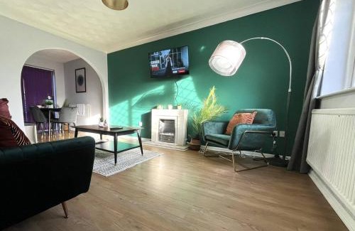 Grantham House | Relaxing Riverside Retreat - Pet and Child Friendly Stay