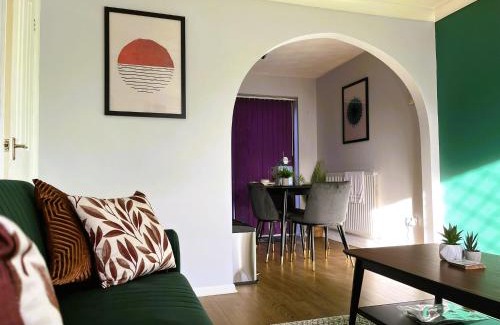 Grantham House | Relaxing Riverside Retreat - Pet and Child Friendly Stay