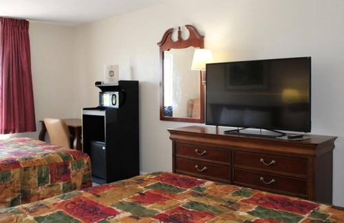 Mount Vernon House | Inviting Units Near Parks with Free Breakfast & Parking