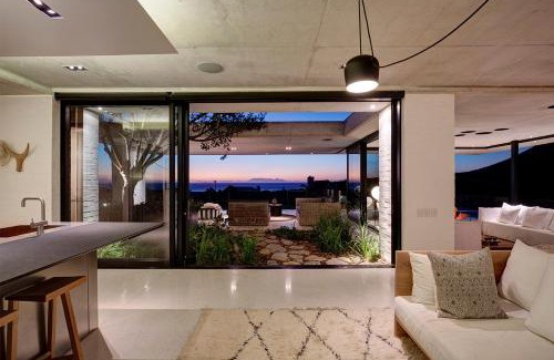 Pringle Bay House | Riverside Retreat at Restio River House: Oceanfront Bliss