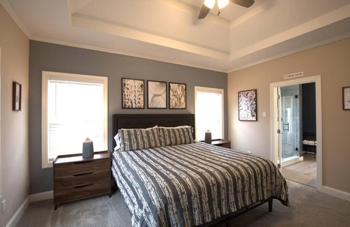Blue Springs House | Ideal Retreat: RestMidwest KC Metro Large Home Awaits You