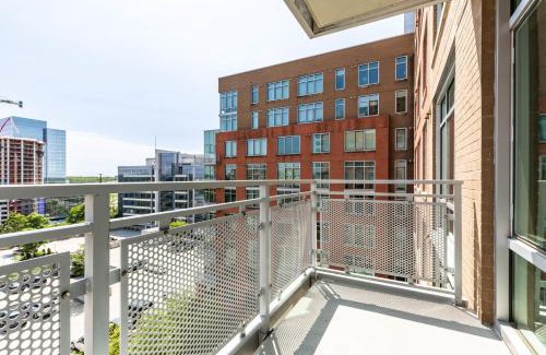 Reston Apartment | Reston 1BR Retreat with Pool & Pet-Friendly Access