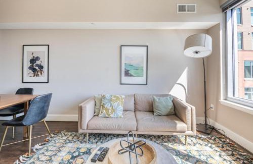 Reston Apartment | Relaxing Reston Retreat with Pool, Gym & Dining Nearby