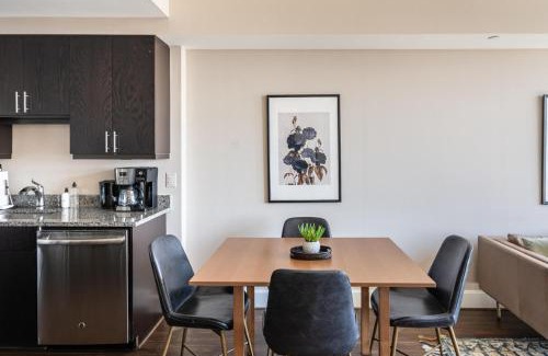 Reston Apartment | Relaxing Reston Retreat with Pool, Gym & Dining Nearby