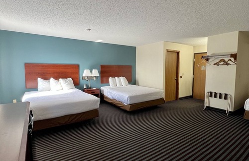 Spencer Hotel | Discover Reston Inn & Suites: Pool, Spa & Family-Friendly