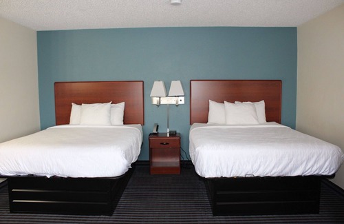 Spencer Hotel | Discover Reston Inn & Suites: Pool, Spa & Family-Friendly