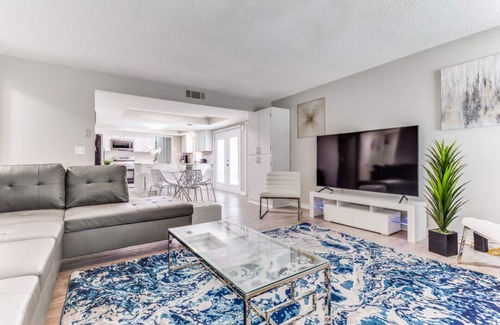 Richardson House | Bright Reston Home with In-Ground Pool & Family Amenities