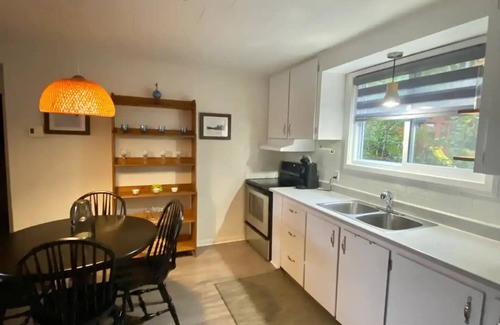 Messines Apartment | Relax at Blue Sea LK: Lakeside Getaway with Ocean Views