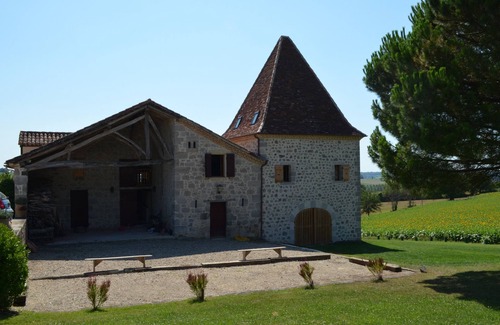 Francescas House | Elegant 18th Century Farmhouse with Pool & Scenic Views