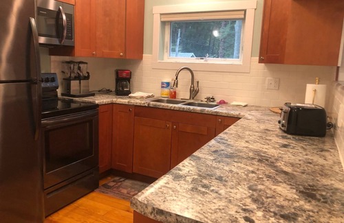 Kendall House | Beautiful Restored 1920's Lakeside Cottage - Guest Rated 9.8