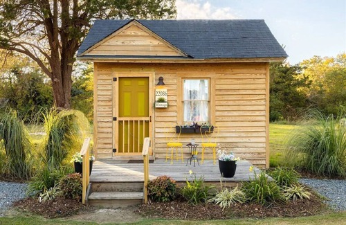Cape Charles House | Charming 1930’s Tiny Home Near Cape Charles with Ocean Views