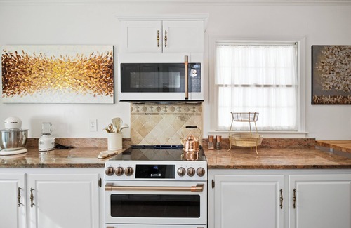 Powder Springs House | Restored and Refreshed Mid-Century Modern Ranch Home 30 Minutes from Atlanta