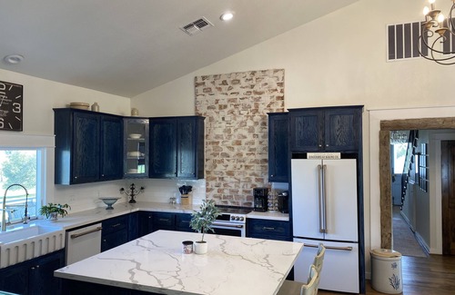 Fayetteville Other | Inviting Family Farmhouse with Ocean View & Hot Tub